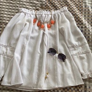 Michael Kors Off the shoulder flows white top